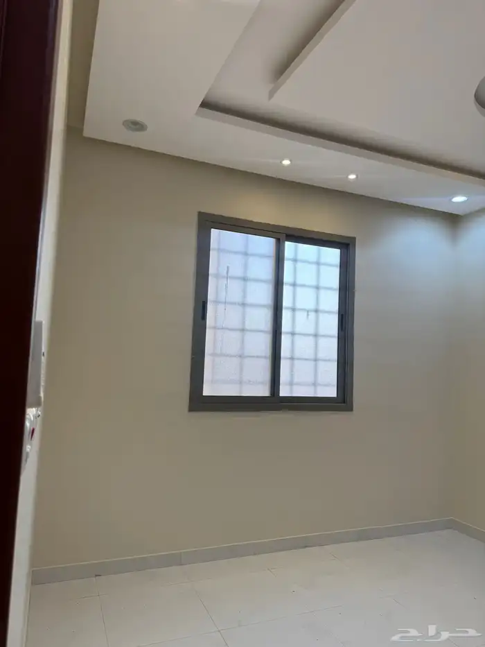 شقة فاخرة خمس غرف للإيجار بحي المعيزيله 9