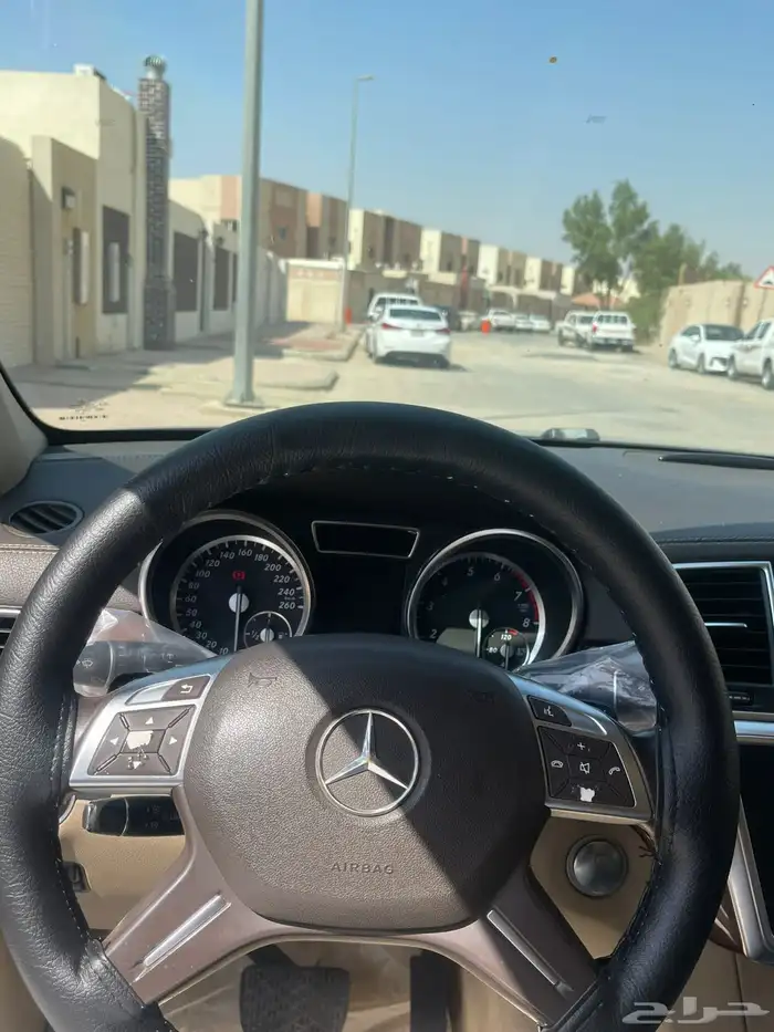 جيب مرسيدس GL500 موديل 2015 يحمل لوحة مميزة 12