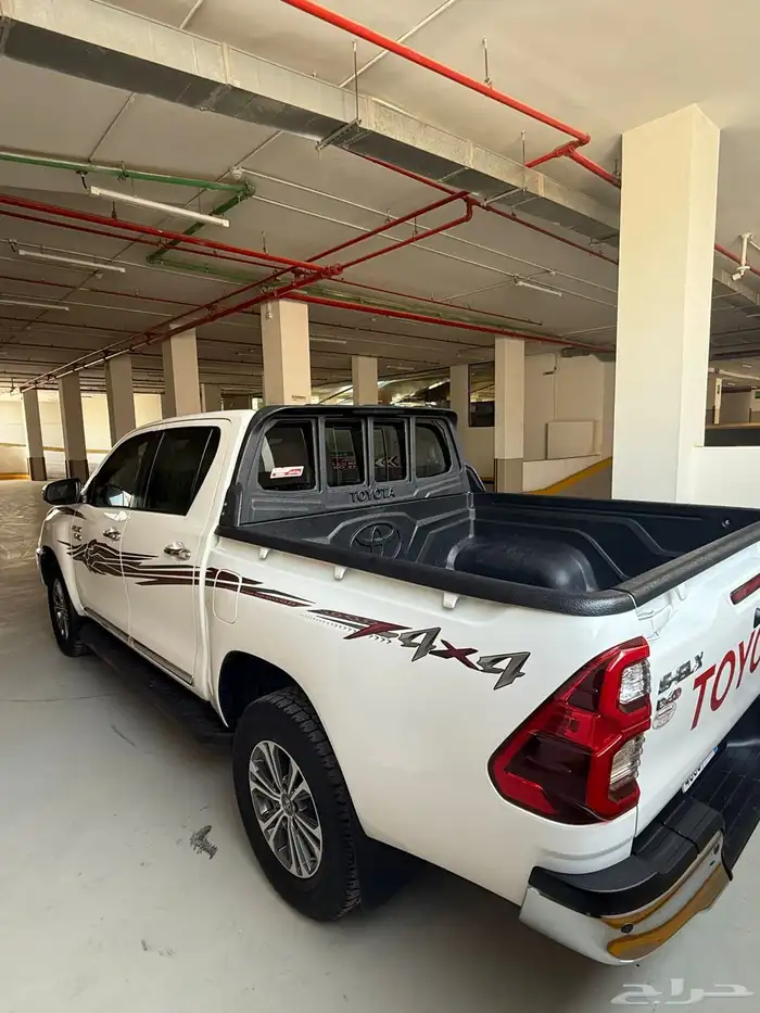 هايلوكس 4x4 ديزل مالك أول 3