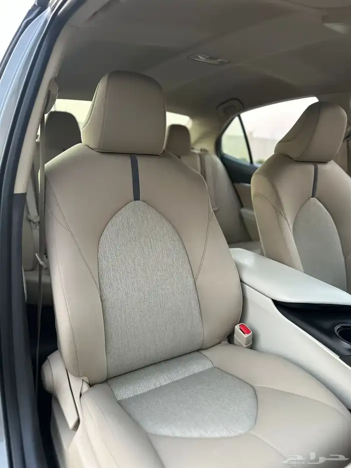 تويوتا كامري 2023 LE هايبرد 15