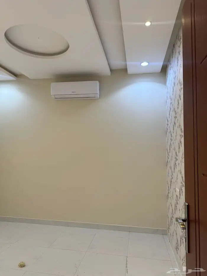 شقة فاخرة خمس غرف للإيجار بحي المعيزيله 2