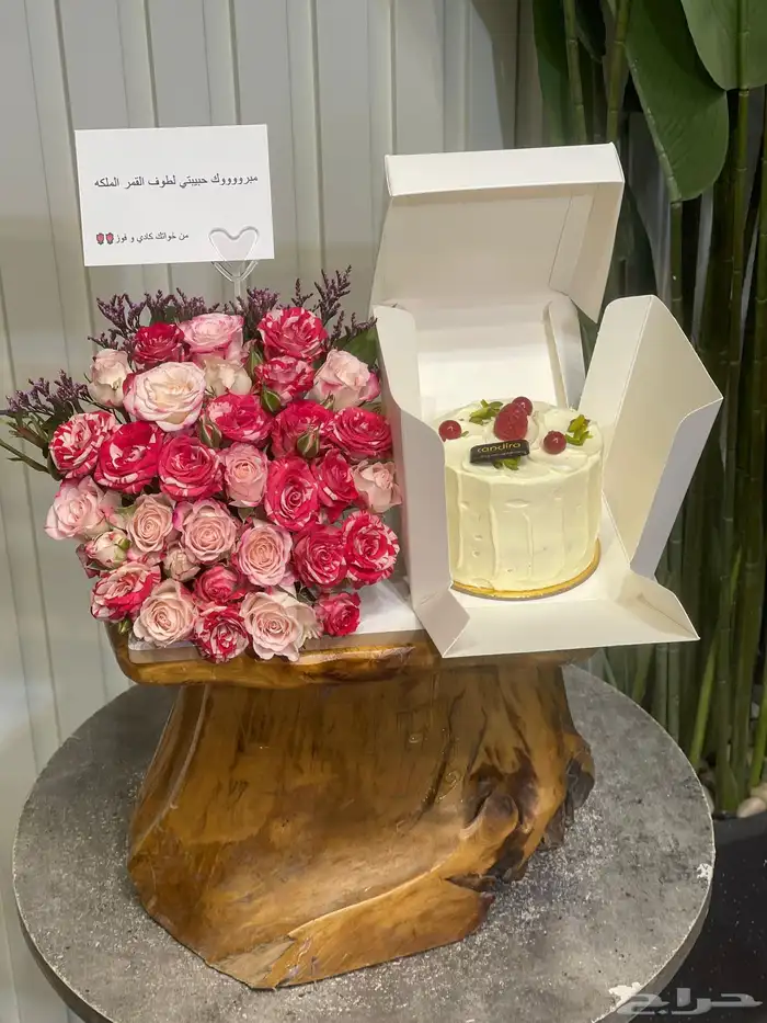 هدايا   ورد  ورد طبيعي  وردصناعي  باقة ورد  تغليف_هدايا 2