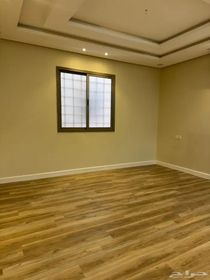 شقة فاخرة خمس غرف للإيجار بحي المعيزيله 4