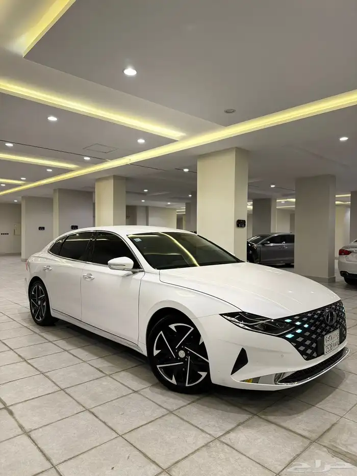 ازيرا 2021 ( بنزين ) فل كامل بحالة الوكالة 1