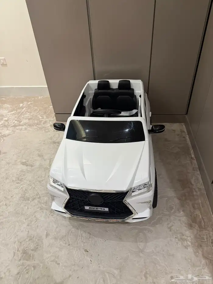 جيب لكزس يشيل إلى وزن 30 0