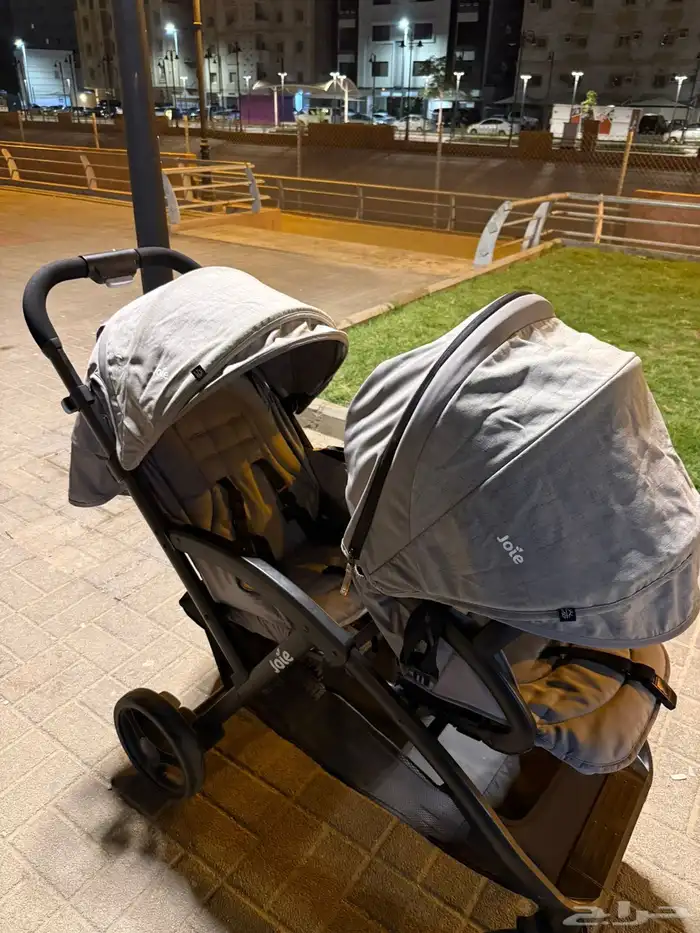 عربية اطفال ل طفلين او توام من شركة جوي 4