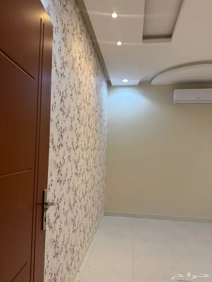 شقة فاخرة خمس غرف للإيجار بحي المعيزيله 5