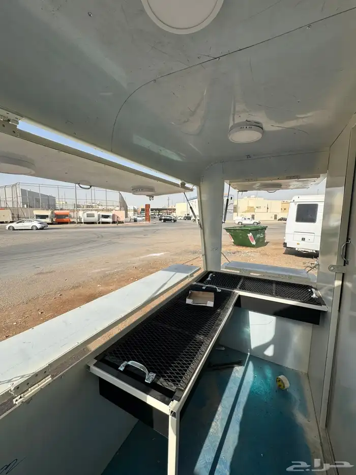 للبيع فود ترك 2 في 4 جديد جاهز 2