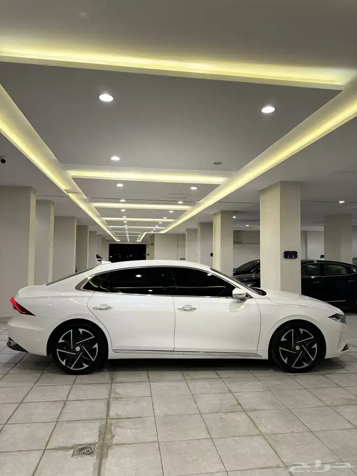 ازيرا 2021 ( بنزين ) فل كامل بحالة الوكالة 4