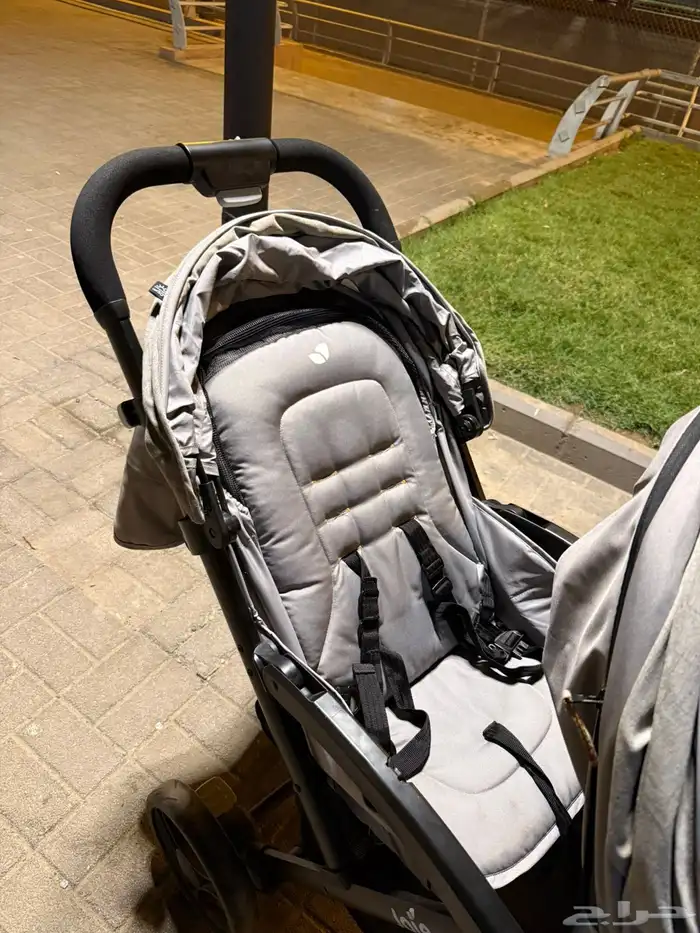 عربية اطفال ل طفلين او توام من شركة جوي 8