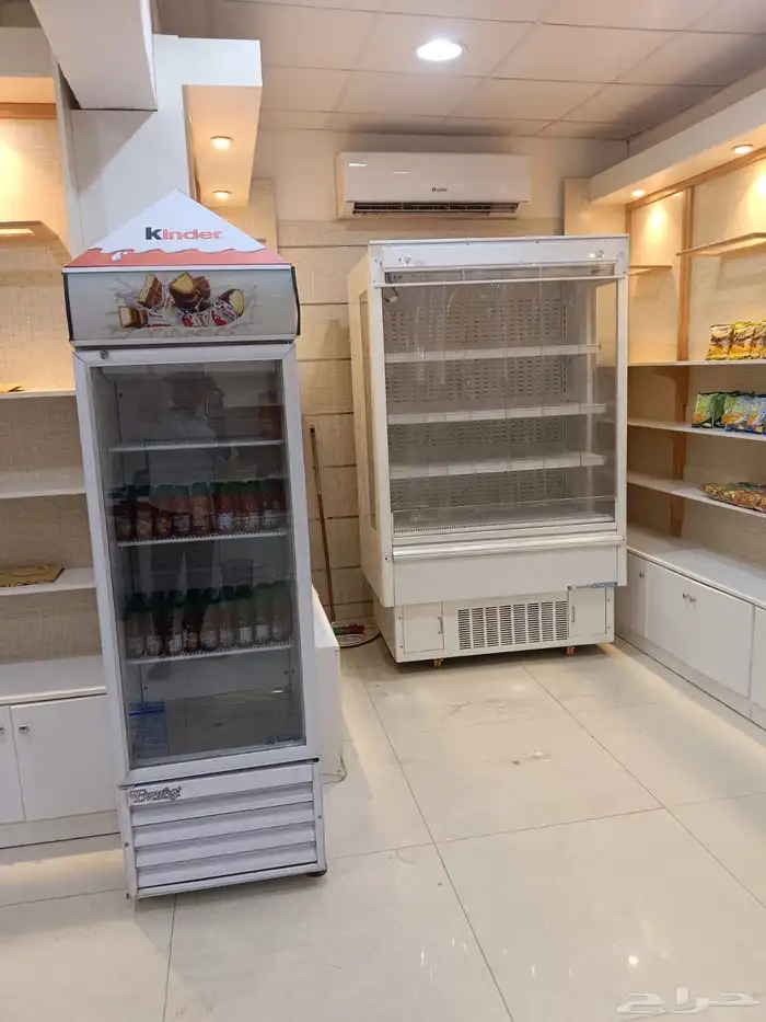 ثلاجات طاولات كاشير مكيف محل حلويات للبيع 2