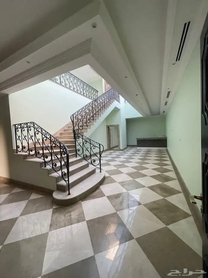 للبيع فيلا مميزة كبيرة في حي البندر أبحر الشمالية 4