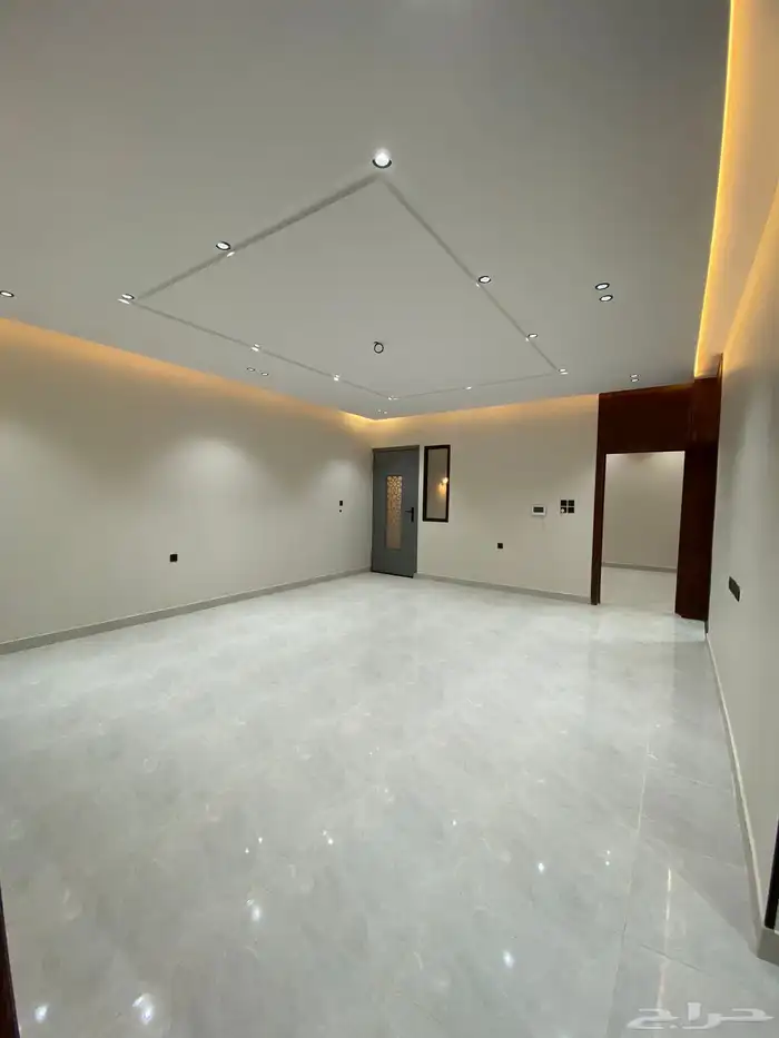 دور علوي وشقه في حي ديراب مع مصعد بسعر 750 الف 4