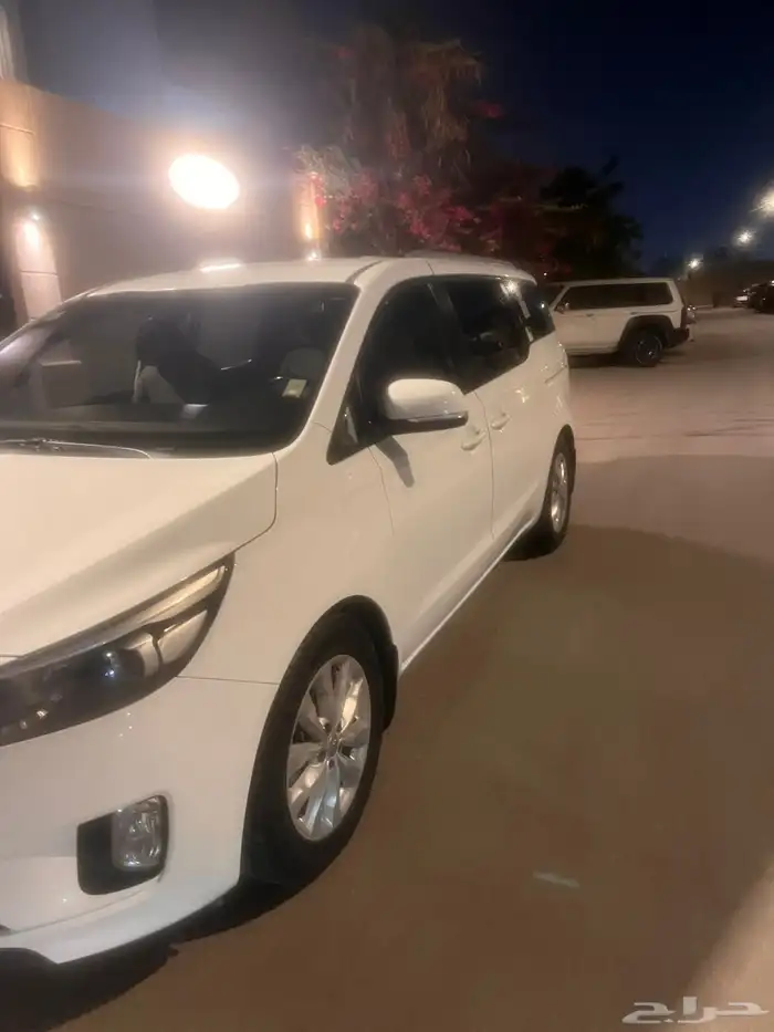 كيا كارنفال 4