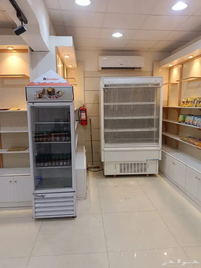 ثلاجات طاولات كاشير مكيف محل حلويات للبيع 6