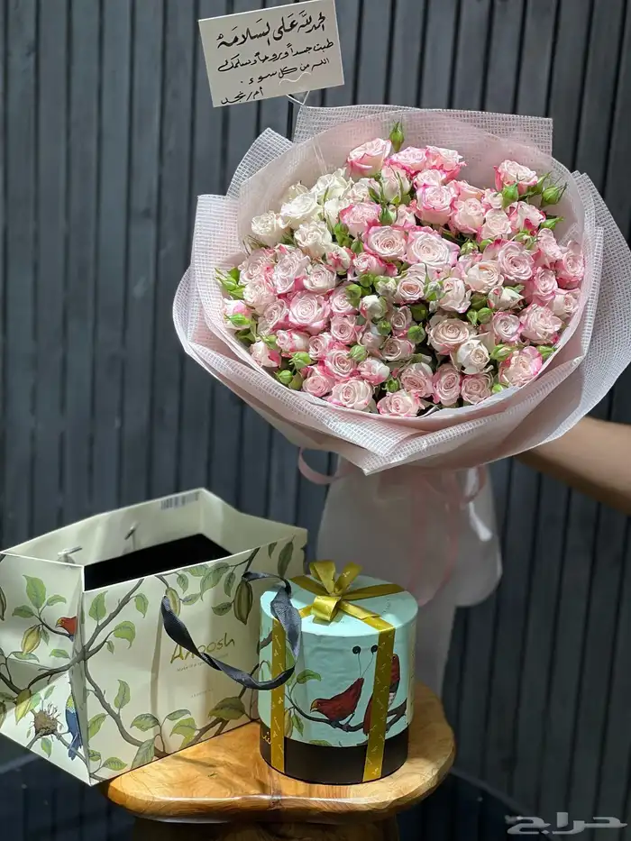 هدايا   ورد  ورد طبيعي  وردصناعي  باقة ورد  تغليف_هدايا 19