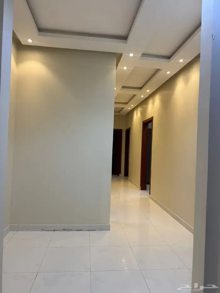 شقة فاخرة خمس غرف للإيجار بحي المعيزيله 10