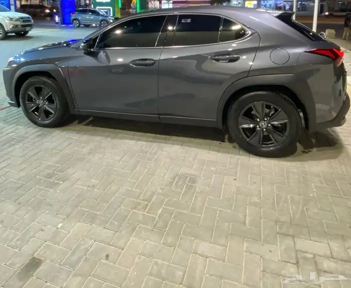 لكزس يو اكس موديل 2023 بحالة الوكالة 6