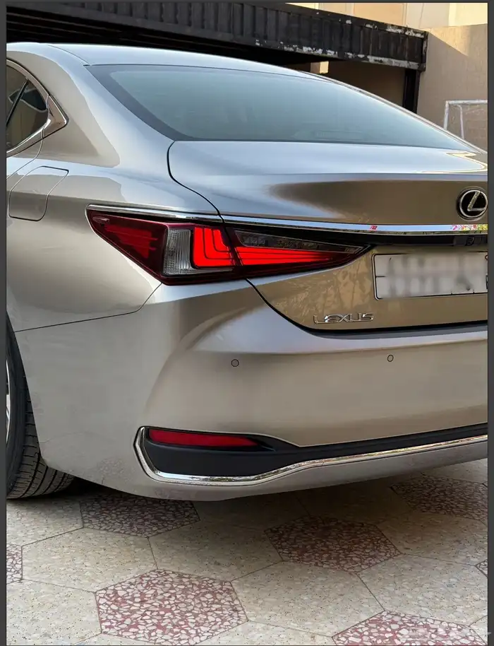 لكزس ES 250 AA 2022 7