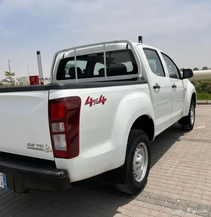 سياره ايسوزو دبل كابينه 2