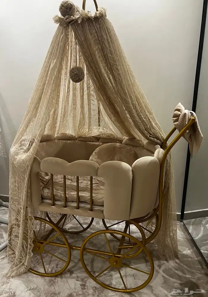 سرير استقبال مواليد نظيف 0