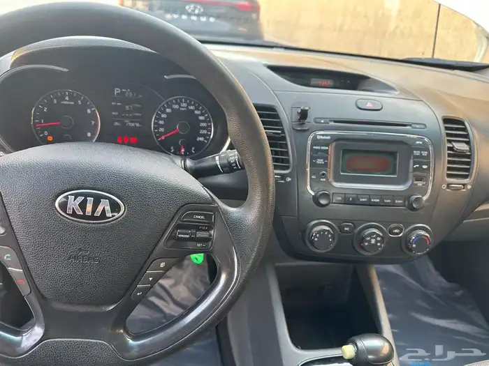 للبيع سيارة كيا سيراتو موديل 2017 مشيه 170الف 3