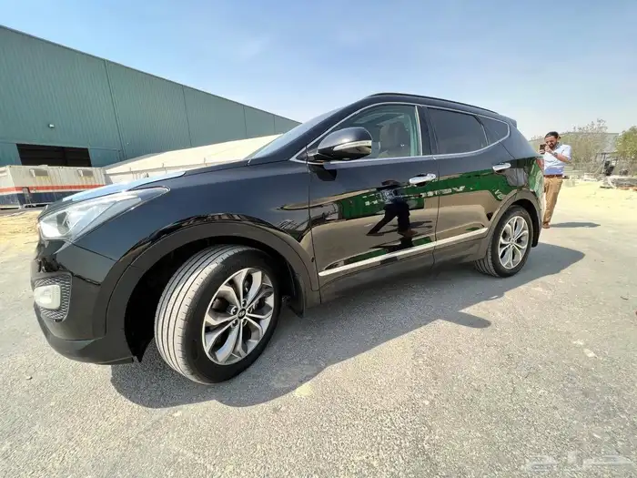 Hyundai Santa Fe 2015 AWD full options. 2