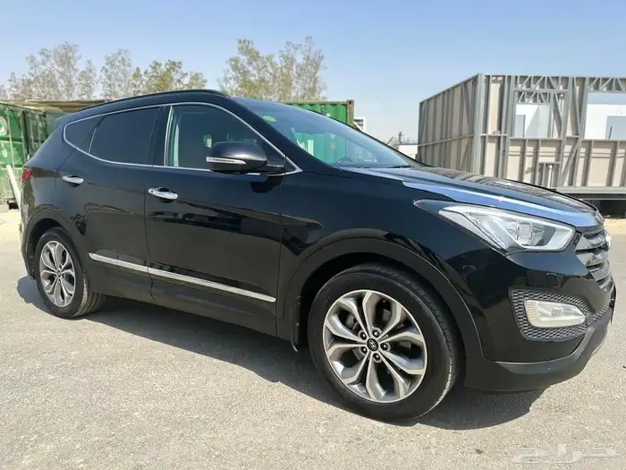 Hyundai Santa Fe 2015 AWD full options. 4