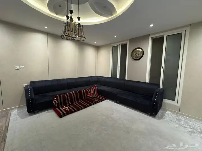 للبيع غرفة نوم وكنب حرف وصاوله 1