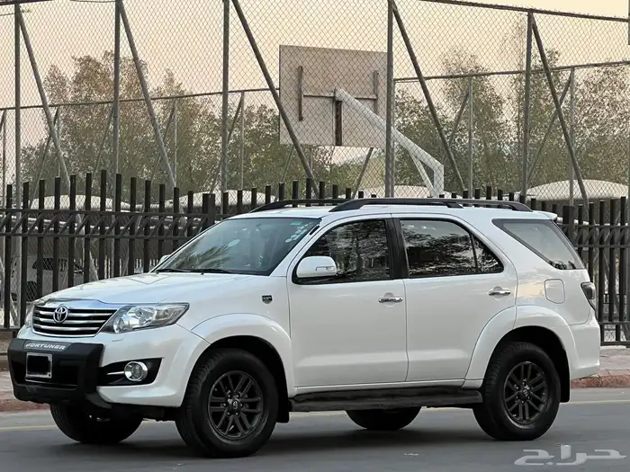 تويوتا - فورتشنر - 2015 - سعودي - 60 عام - فل كامل 7