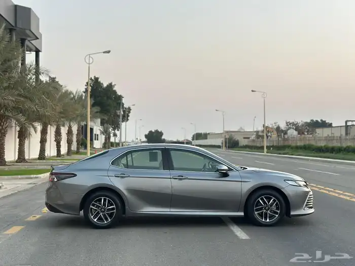 تويوتا كامري 2023 LE هايبرد 7