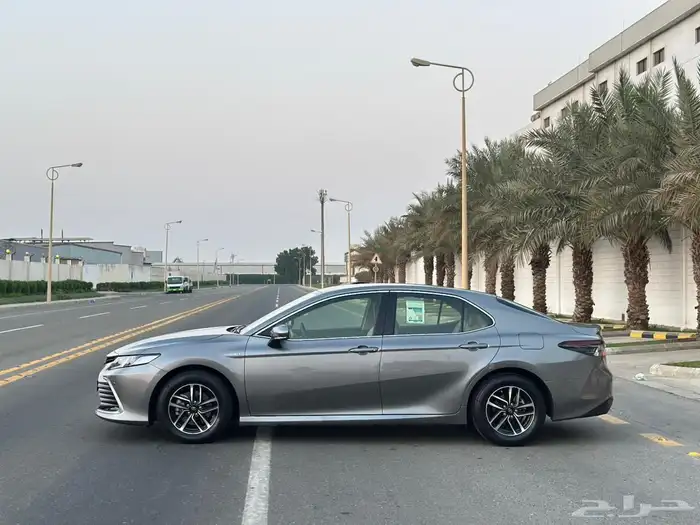 تويوتا كامري 2023 LE هايبرد 3