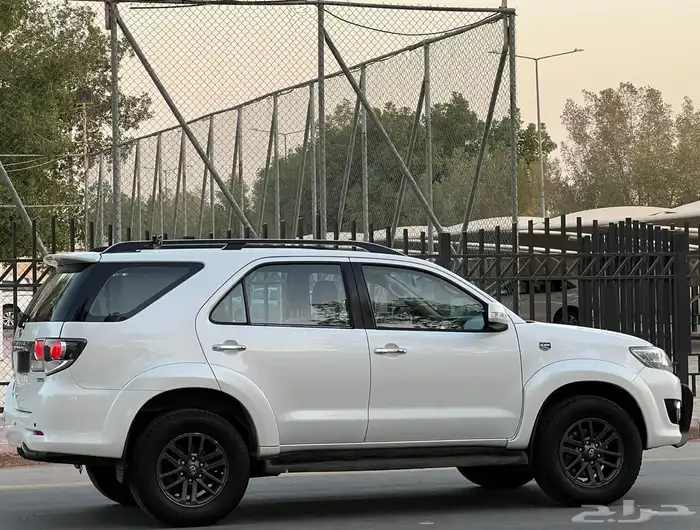 تويوتا - فورتشنر - 2015 - سعودي - 60 عام - فل كامل 16