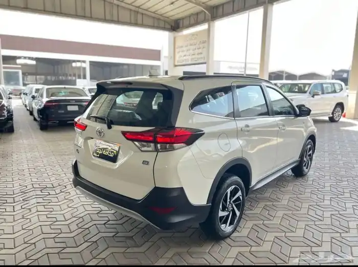 تويوتا راش 2023 فل كامل سعودي ماشي 20 الف 2