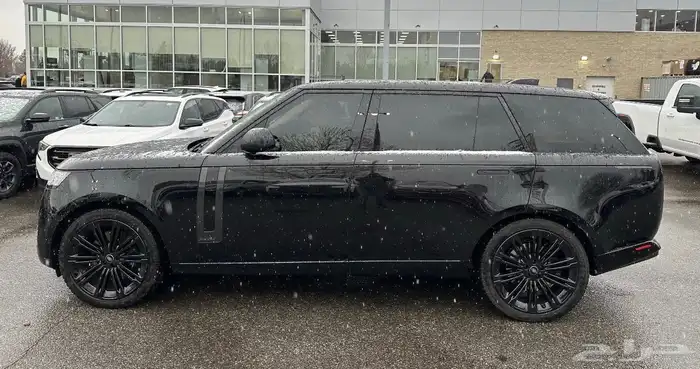 للبيع رانج روفر 2024 - Auto - 7 ركاب فل الفل ممشى قليل كندي 1