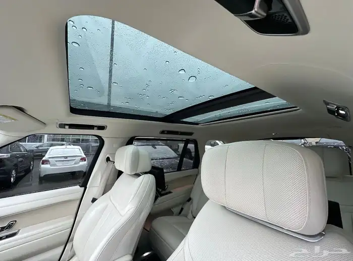 للبيع رانج روفر 2024 - Auto - 7 ركاب فل الفل ممشى قليل كندي 5