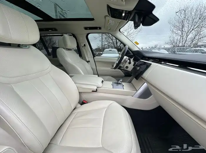 للبيع رانج روفر 2024 - Auto - 7 ركاب فل الفل ممشى قليل كندي 11
