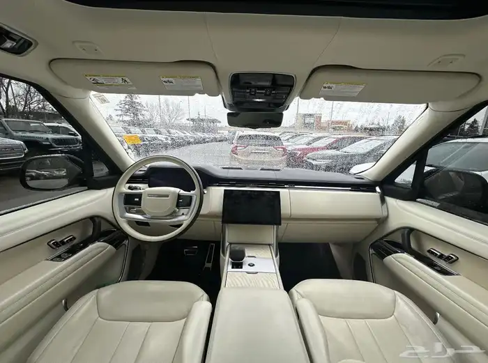 للبيع رانج روفر 2024 - Auto - 7 ركاب فل الفل ممشى قليل كندي 10