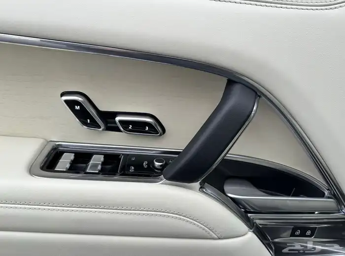 للبيع رانج روفر 2024 - Auto - 7 ركاب فل الفل ممشى قليل كندي 8