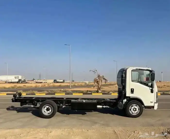 ايسوزو دينا 4.95 بحموله 4 طن عرض خاص 3