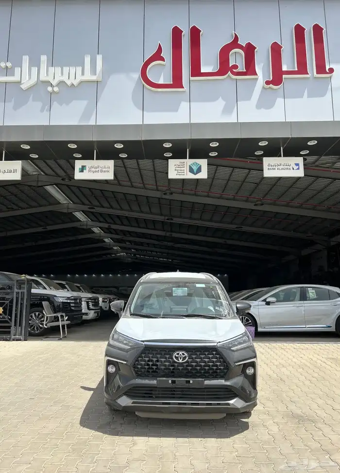 تويوتا  فيلوز GLXبنزين فل كامل 2025 اسود 72250 شامل الضريبة 0