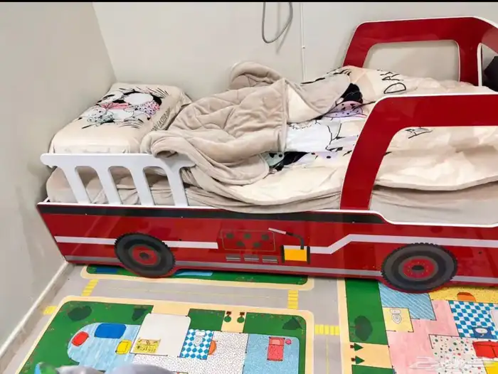 سرير اطفال وستارة اطفال 2