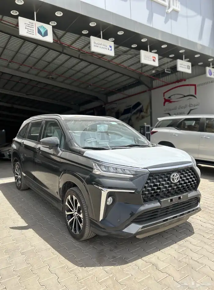 تويوتا  فيلوز GLXبنزين فل كامل 2025 اسود 72250 شامل الضريبة 1