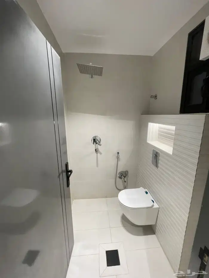 شقق ارضيه وعلويه تشطيب ممتاز واصل ج الخدمات بحي المعارض 28