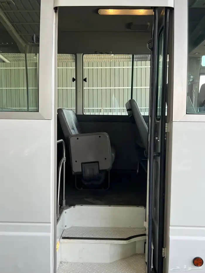 للبيع باص نيسان سيفيليان بنزين موديل 2010 ممشي قليل 11