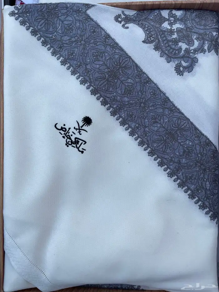 غترة ملكي خاص كارتير جيفنشي 2