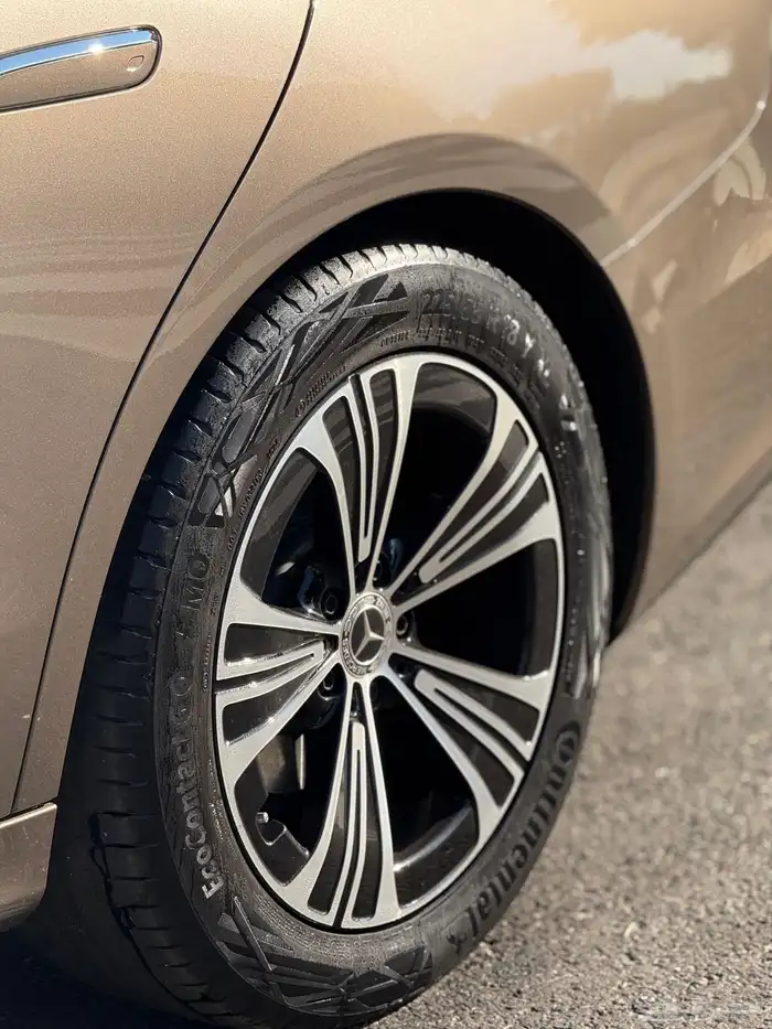 مرسيدس E200 25