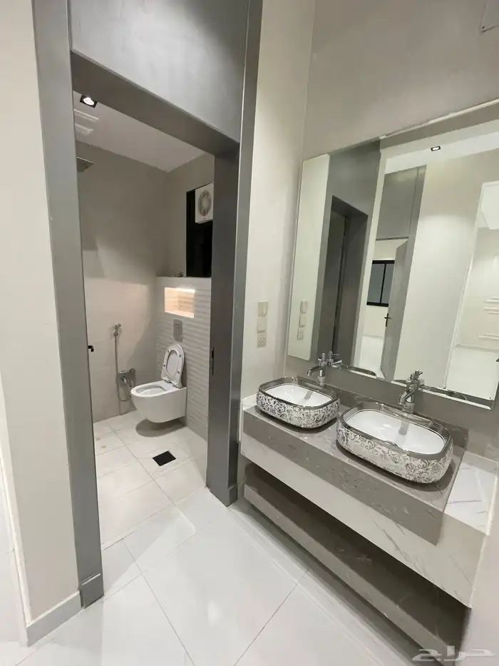 شقق ارضيه وعلويه تشطيب ممتاز واصل ج الخدمات بحي المعارض 12