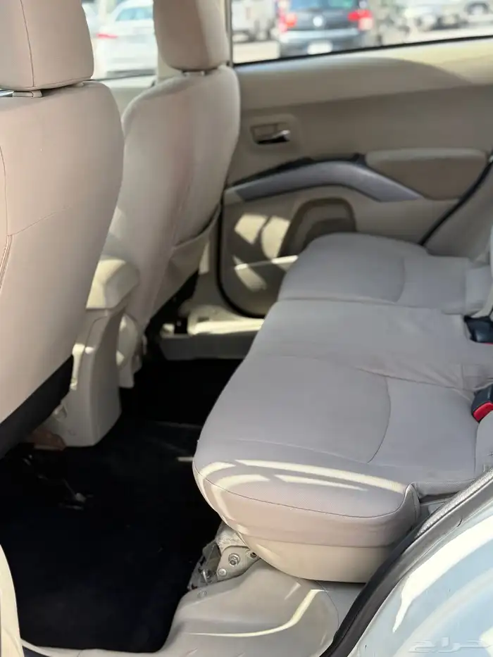 ميتسوبيشي اوتلاندر 2011 نضيف أربعه سلندر 17