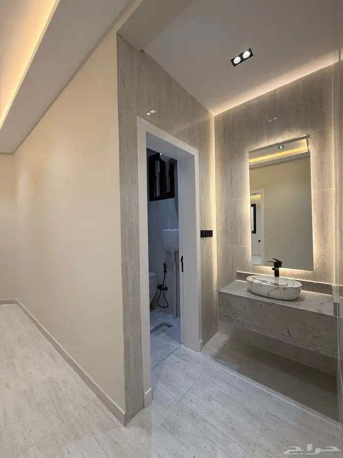 للبيع روف 9 غرف طريق أبها الخميس مقابل نادي ضمك بسعر 750الف 16